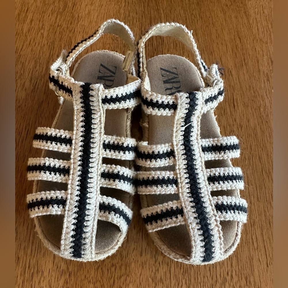 COPY - Zara girls strapped sandals - size 26